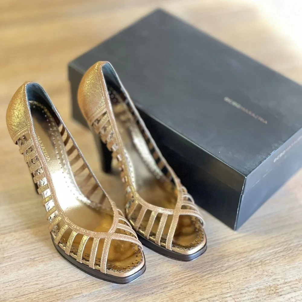 NIB Vintage Y2K BCBGMAXAZRIA Runway Gold Metallic‎ Strappy Heels Open Toe Size 8